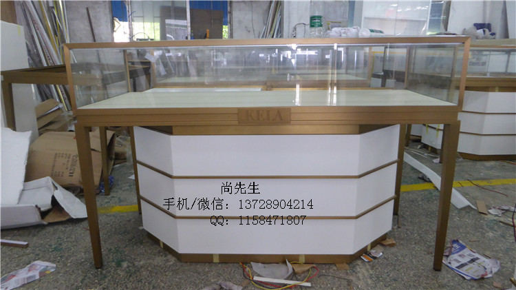 不銹鋼珠寶展柜.jpg 不銹鋼珠寶展柜.jpg