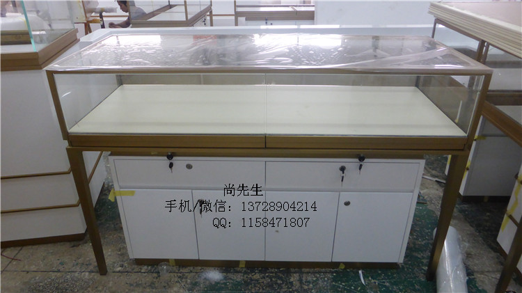 珂蘭鉆石珠寶展示柜.jpg 珂蘭鉆石珠寶展示柜.jpg