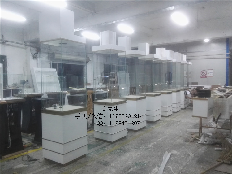 珠寶店玻璃高柜.jpg 珠寶店玻璃高柜.jpg