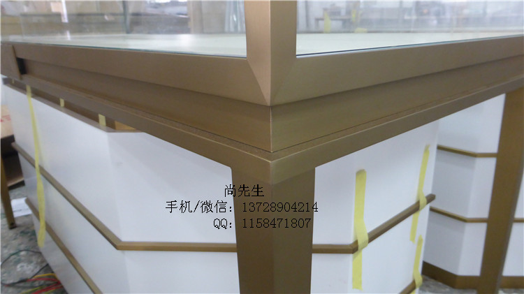珠寶展示柜細(xì)節(jié).jpg 珠寶展示柜細(xì)節(jié).jpg