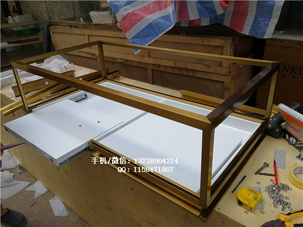 不銹鋼珠寶展柜制作.jpg 不銹鋼珠寶展柜制作.jpg