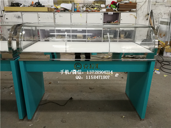 弧形珠寶展示柜圖片.jpg