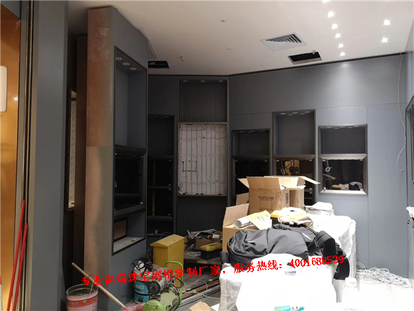 珠寶展柜現(xiàn)場(chǎng)安裝.jpg 珠寶展柜現(xiàn)場(chǎng)安裝.jpg