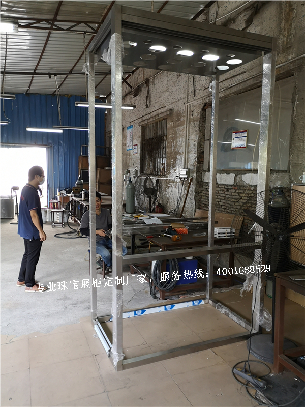 珠寶店櫥窗展示柜.jpg 珠寶店櫥窗展示柜.jpg