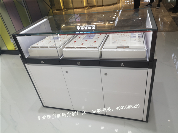 珠寶展示柜細(xì)節(jié).jpg 珠寶展示柜細(xì)節(jié).jpg