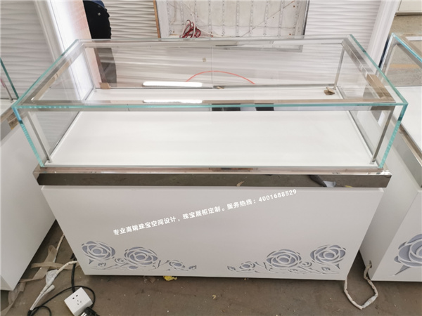 珠寶柜臺.jpg 珠寶柜臺.jpg