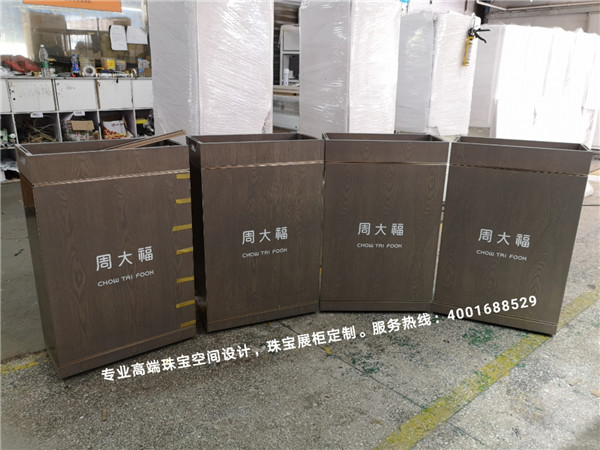 周大福珠寶展柜.jpg 周大福珠寶展柜.jpg