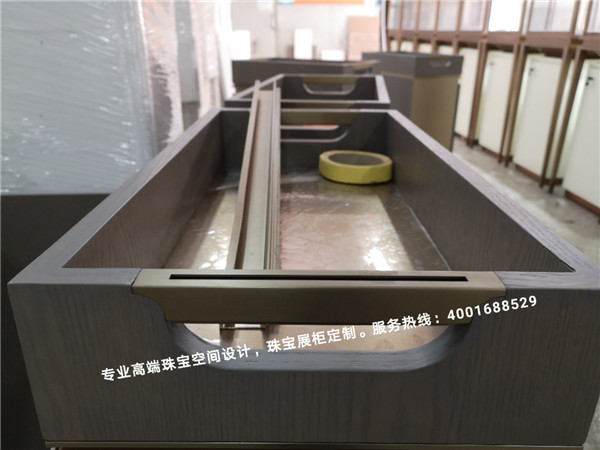 高端展示柜制作.jpg 高端展示柜制作.jpg