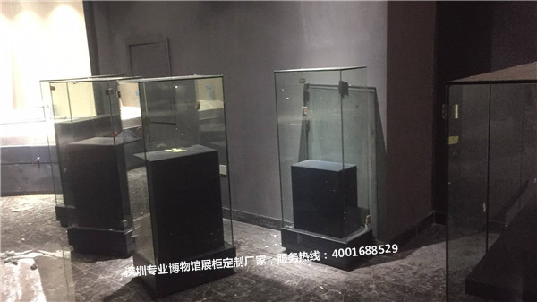 收藏品展示柜.jpg 收藏品展示柜.jpg