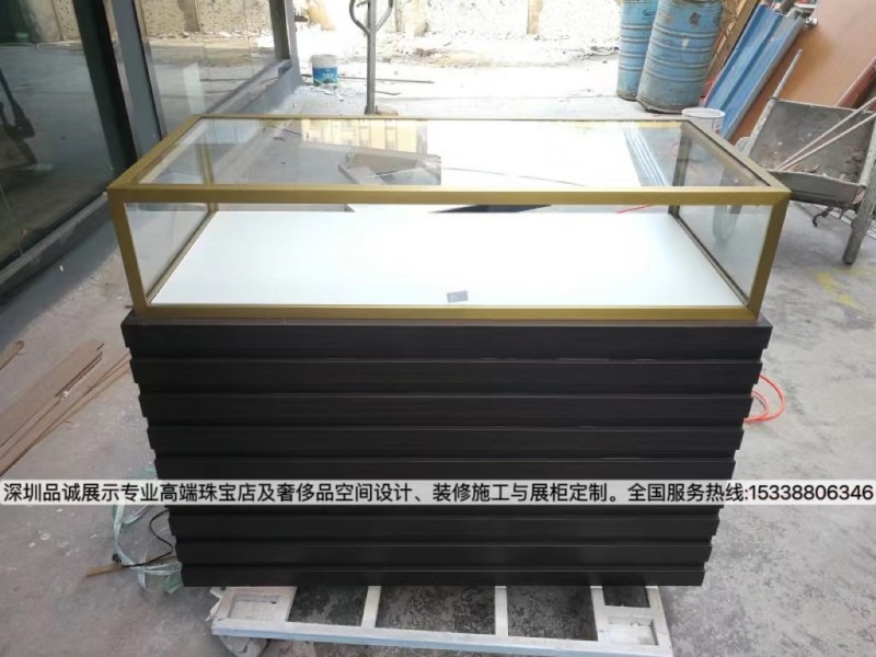 汕頭珠寶翡翠店展柜設(shè)計(jì)定制